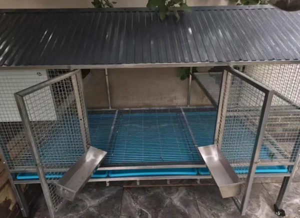 Mobile Metal Chicken Coop for Backyard, Balcony & Outdoor Free-Ranging
